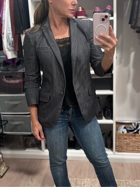 Calvin Klein Woman Fitted Blazer. Size 2